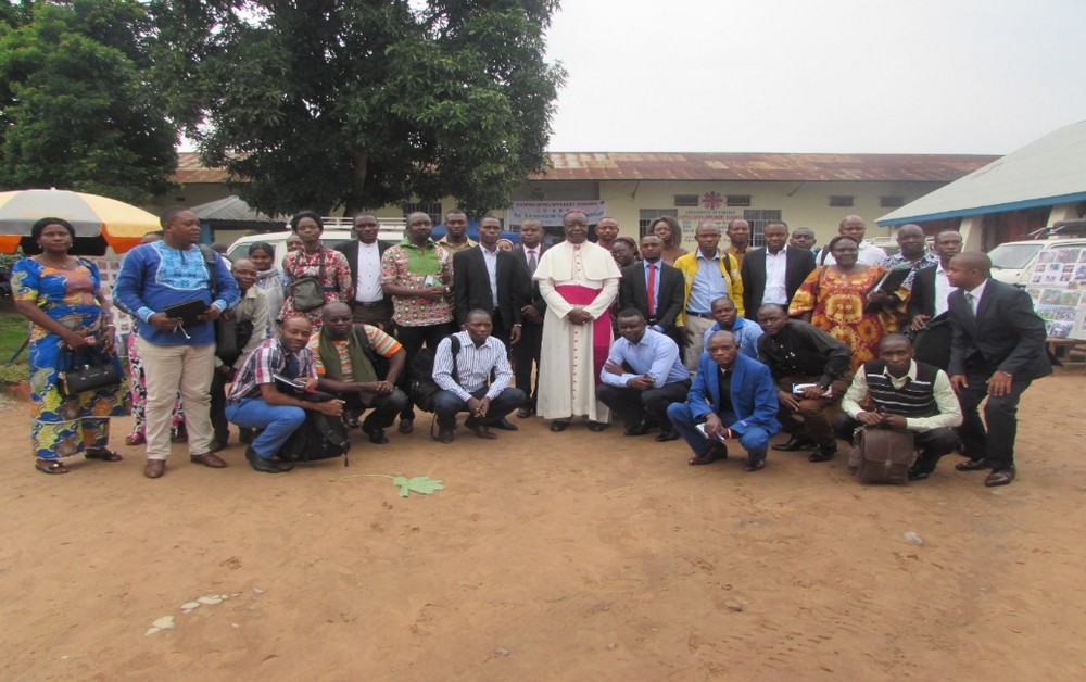 Mgr Madila au milieu des médecins du Réseau