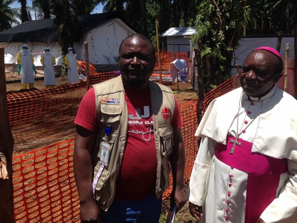 Monseigneur l’Evêque de Butembo-Beni et monsieur Emmanuel BOFOE de Caritas Congo Asbl effectuant une descente sur terrain Monseigneur l’Evêque de Butembo-Beni et monsieur Emmanuel BOFOE de Caritas Congo Asbl effectuant une descente sur terrain