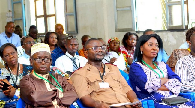 Vue partielle des participants de différentes confessions réligieuses