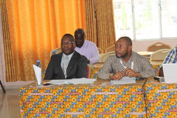 Le Secrétaire Exécutif de Caritas Congo Asbl en costume