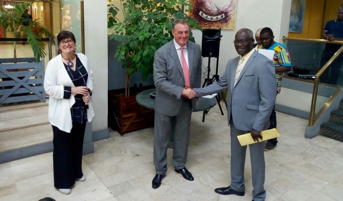 AAAAAAREVUE_PRESSE-b2b