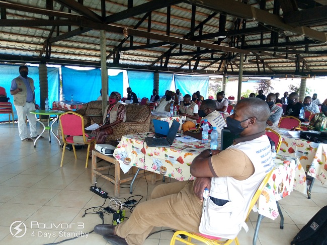 Le Chef de Division Provinciale de la Santé du Kwilu parlant aux prestataires