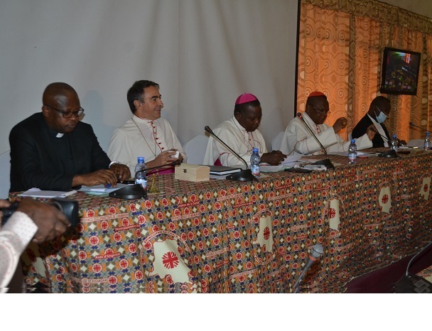 00000000_00000adb-c37