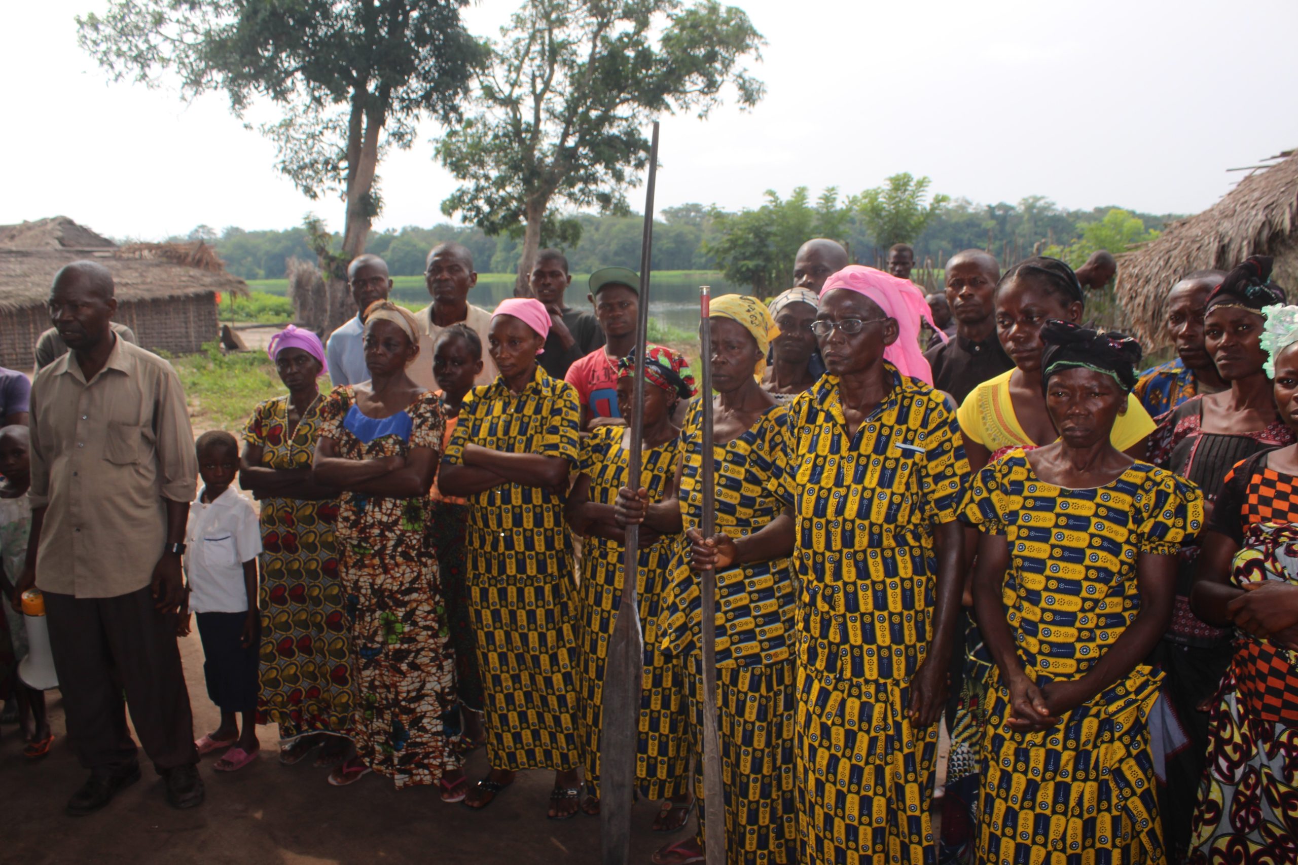 Femmes-avec-pagaie-Lolo-90f