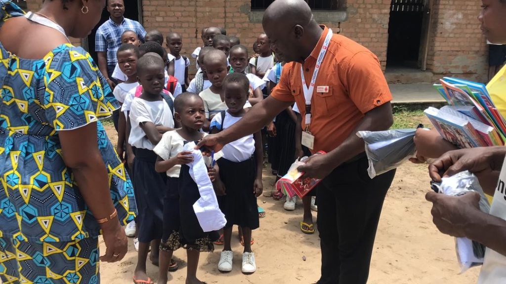 Inongo_distribution_kits_scolaires-368