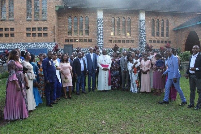 Mgr_Flicien_a_rencontr_les_mdecins_du_BDOM_Kananga-a4a