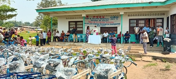 Kikwit_remise_des_vlos_pour_PSA-c62