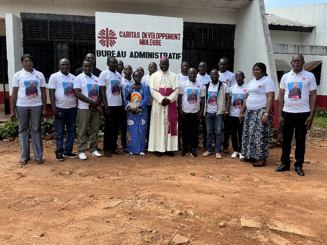 Mgr_Mopepe_visite_Caritas_Molegbe-f96